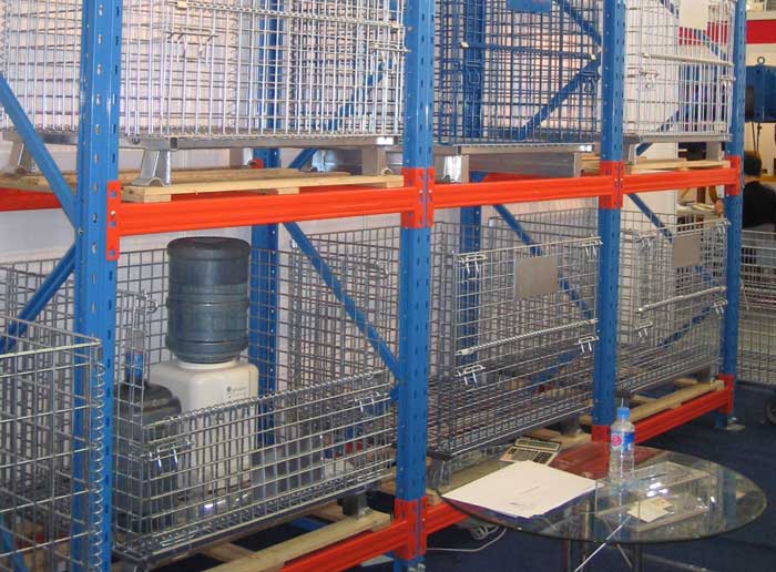 How wire containers protect product quality and safety in cold storage?