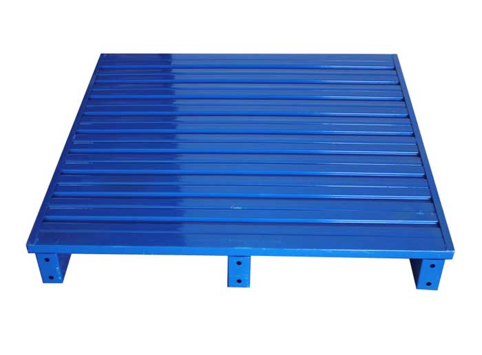 Which industries are full-paved steel pallets suitable for?